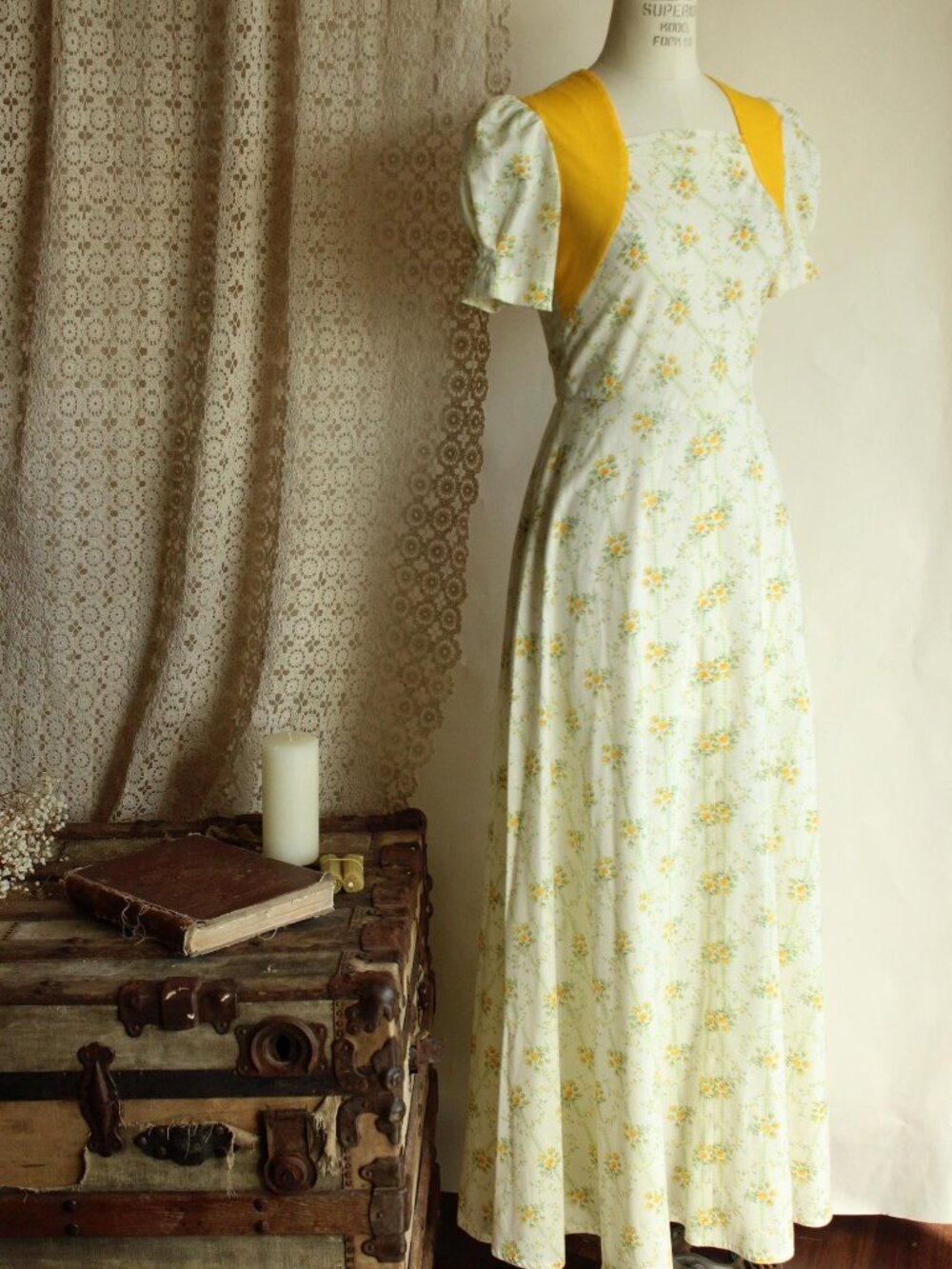Vintage 1970s Dress, Floral Print Prairie Maxidress with yellow and green flower - Picture 7 of 13